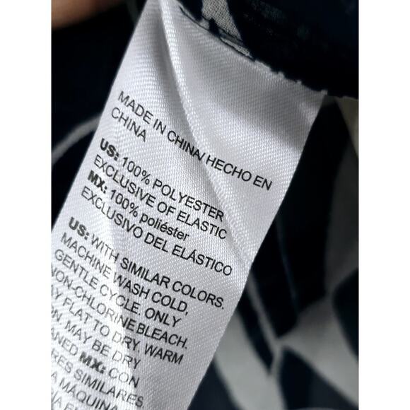 Chico's Navy and Cream Floral Blouse - Picture 6 of 7